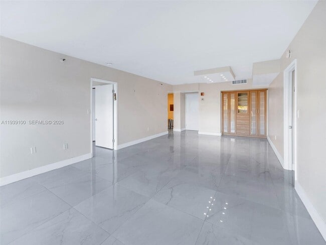 Photo - 20505 E Country Club Dr Unit 432