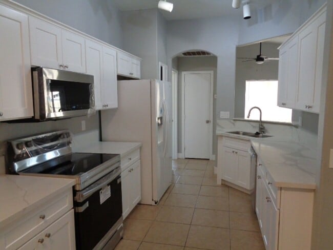 Building Photo - Nice 3 bedroom house in west valley-recent...