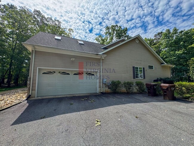Photo - 25 Fleetwood Dr