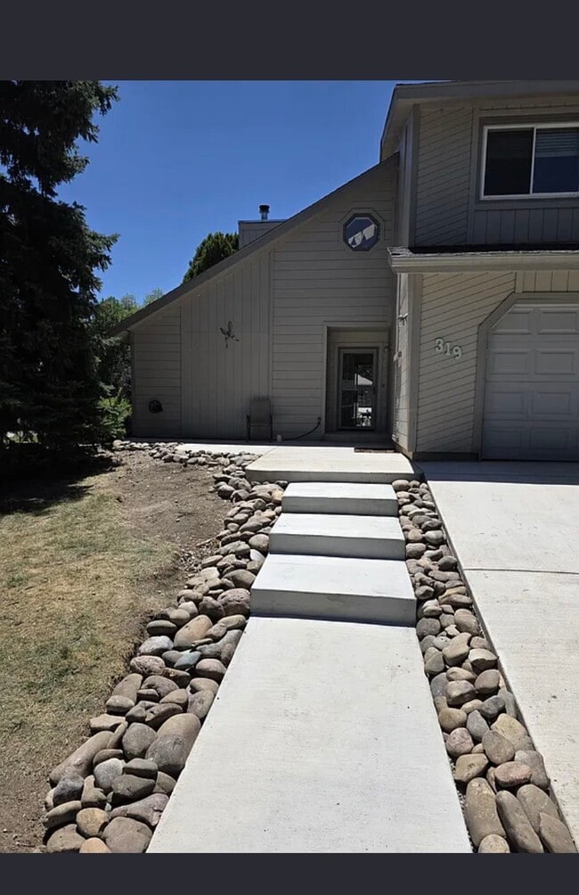 Photo - 319 Bowline Ct