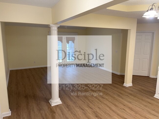 Photo - 295 Creekside Cir