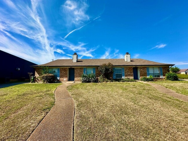 Building Photo - C 605-607 Connie Unit 605