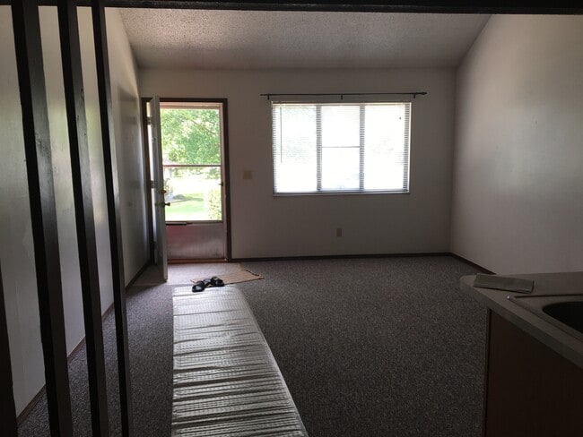 Photo - 804 Village Dr