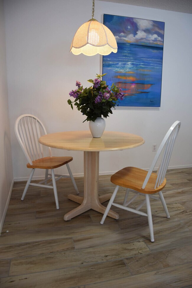 breakfastnook - 225 Montoya Dr
