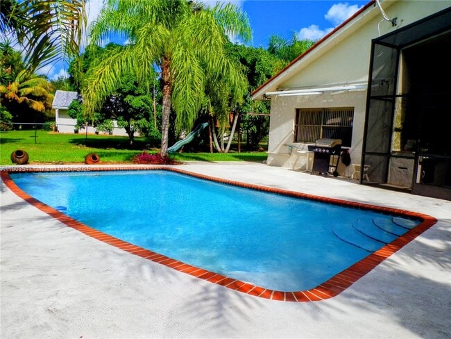 Building Photo - 2700 NW 112th Ave