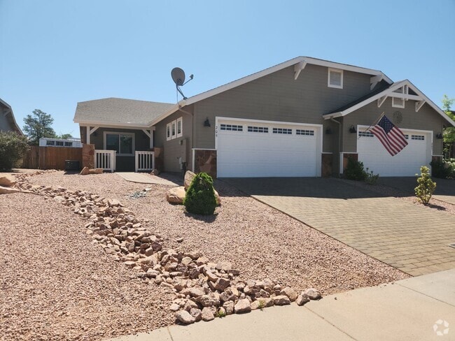 Building Photo - Newer 2 bed / 2 Bath Site Built Home
