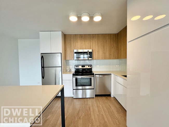 Building Photo - 2345 N Clark St Unit 1 Bed