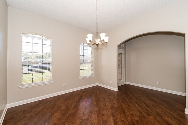 Photo - 299 Thornbrook Ct