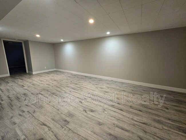 Building Photo - 320 Rutland Rd S