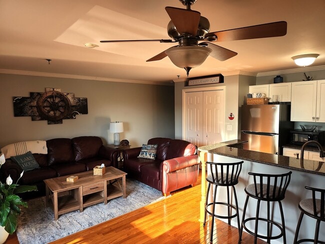 Building Photo - 131 Lake St Unit 228