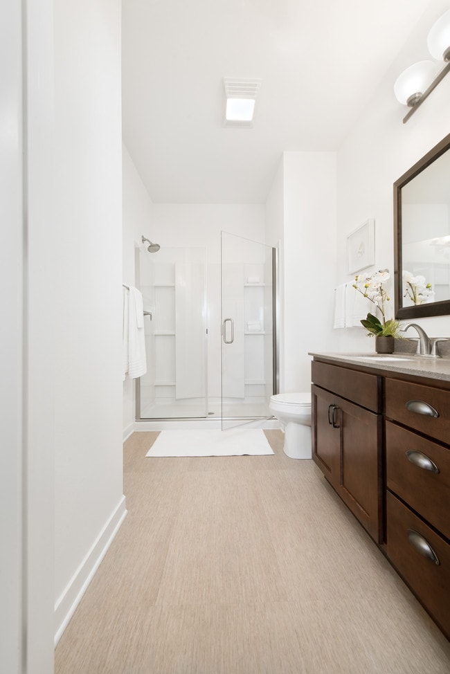 Wells Street Station Apartments Bathroom
