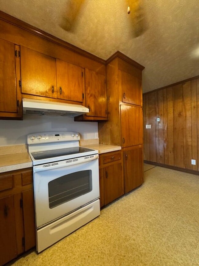 Photo - 709 Luther Dr