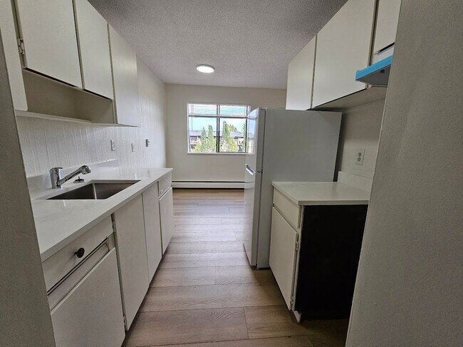 Building Photo - 33924 George Ferguson Way Unit 302