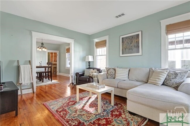 Photo - 709 E 48th St