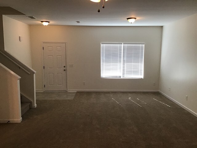 Photo - 708 White Oak Dr