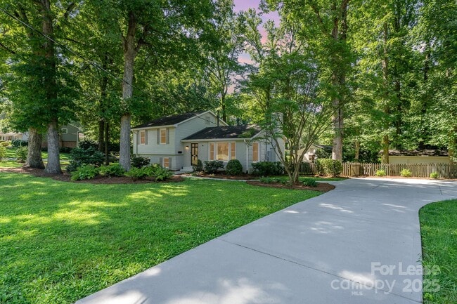 Photo - 4014 Sulkirk Rd