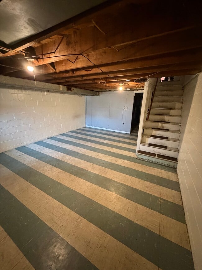 Photo - 7926 Kavanagh Rd