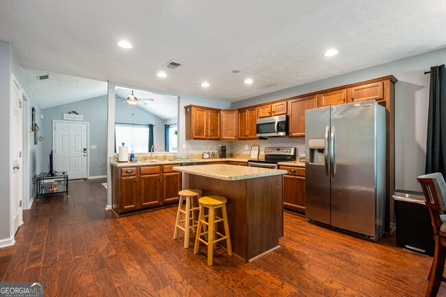 18 Larkspur Ln