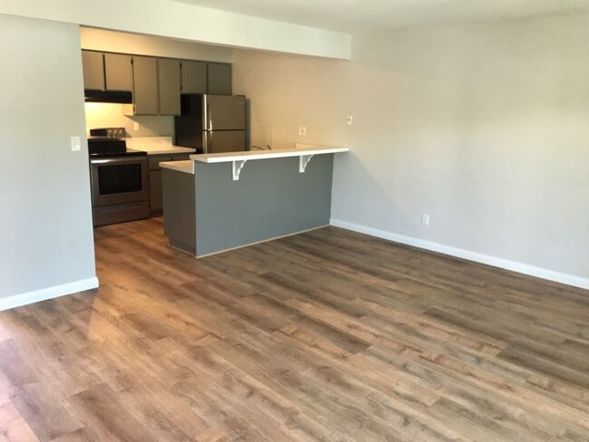 Photo - Awesome Remodeled Top Floor condo in Point Loma Tennis Club