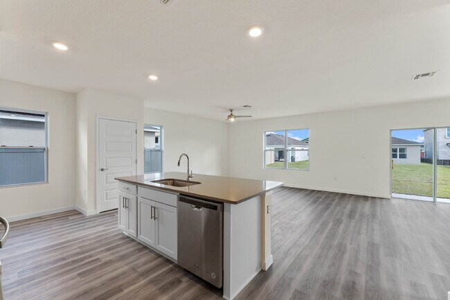 Stylish 4-Bedroomf in Summerly, Saint Cloud - Minutes from Lake Nona. Available after August 10!
