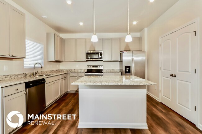 Photo - 443 Vildana Wy