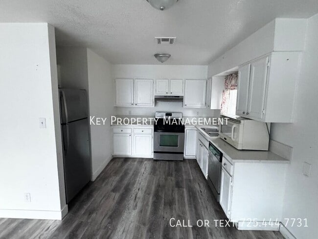 Photo - 2 BEDROOM 2 BATH, FIRST FLOOR UNIT, RENOVA... Unidad #1