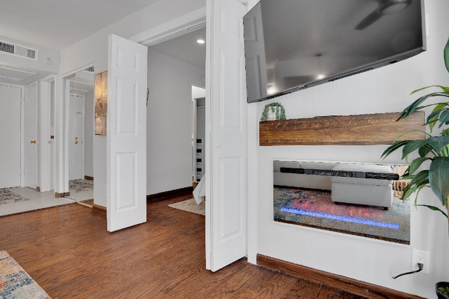 Photo - 320 N Civic Dr Unit 416