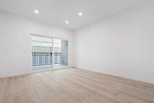 Photo - Yaya Columbus