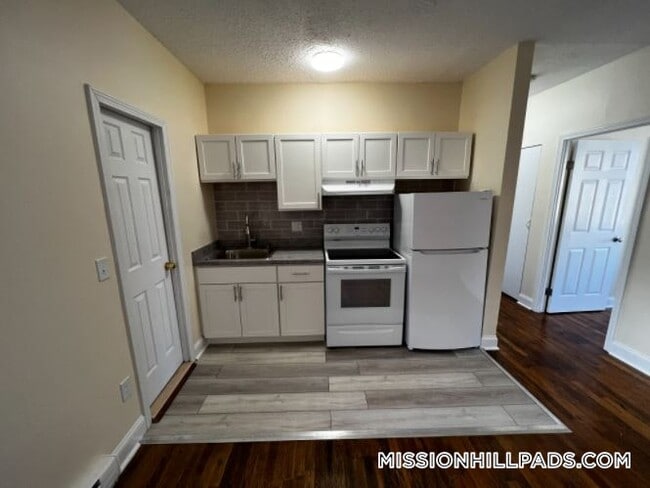 Building Photo - 888 Huntington Ave