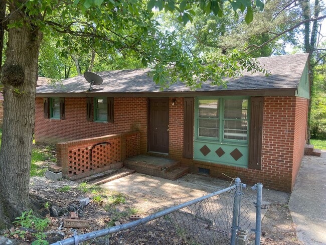 Building Photo - **AVAILABLE NOW**3 bedroom / 1 bathroom Home for Rent in Columbus, GA***