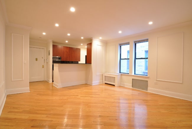Building Photo - 130 E 70th St Rental