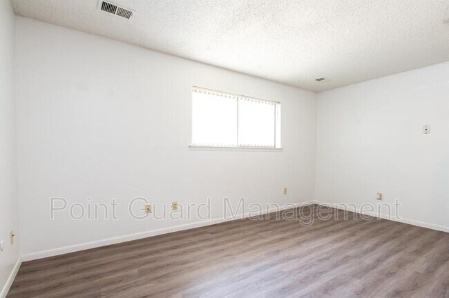 Photo - 844 N Waco Ave