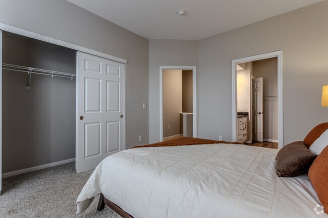 2BR, 2.5BA - 1,200SF - Primary Bedroom
