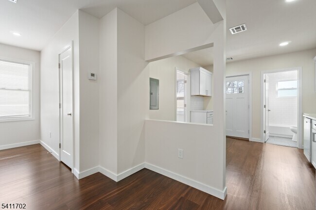 Photo - 826 George St Unit 2