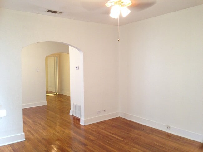 Photo - 713 E Elmira St