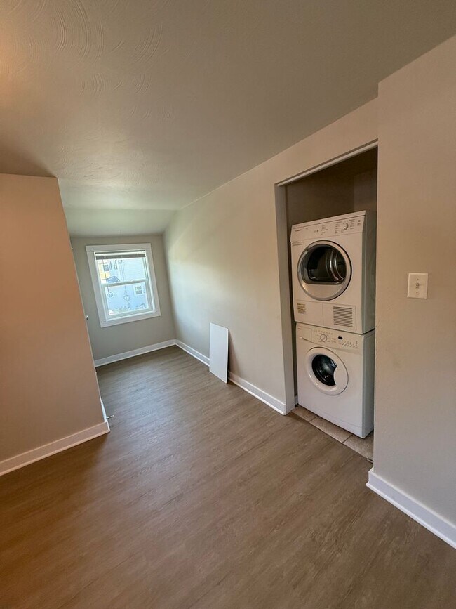 Photo - 1 Bed 1 Bath Upper Unit on the East Hill E...