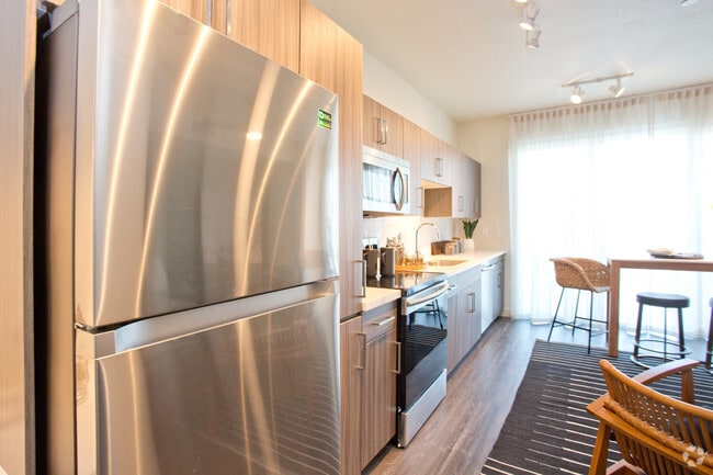 1BR, 1BA - Coronado - 590 SF