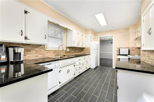 Photo - 5647 Antioch Rd