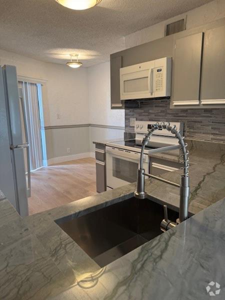 Building Photo - 9816 Nob Hill Ct Unit 9816 Rental