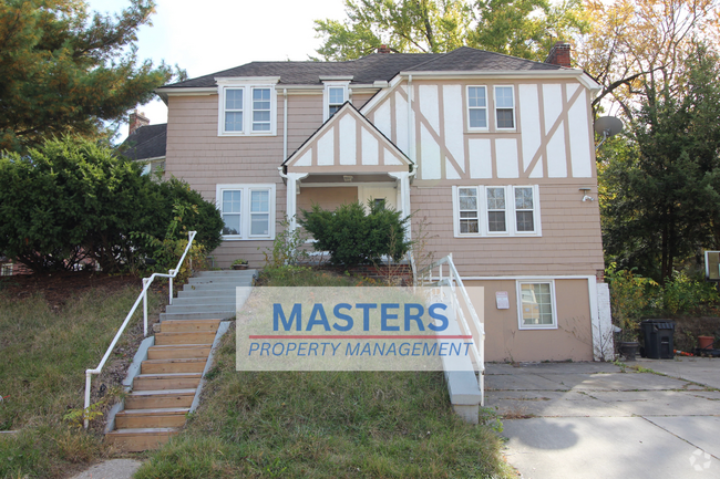 Building Photo - 2547 Greenway St Unit Lower Rental