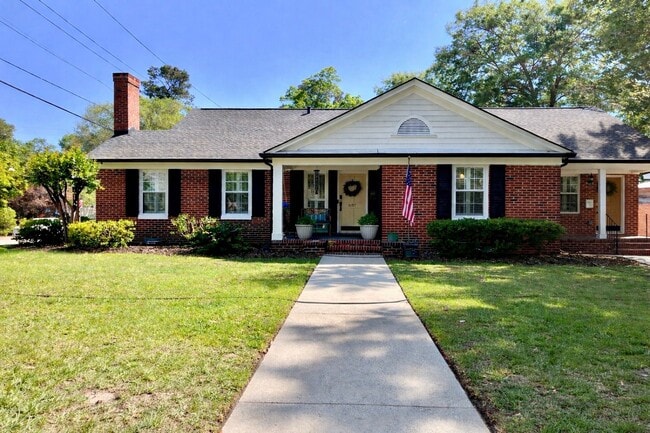 Building Photo - 3/2 Duplex Conveniently Situated in an Established Neighborhood!