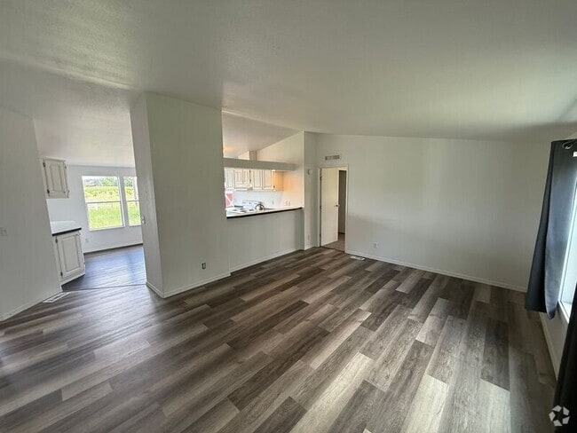 Building Photo - 4655 NE Elliott Cir Rental