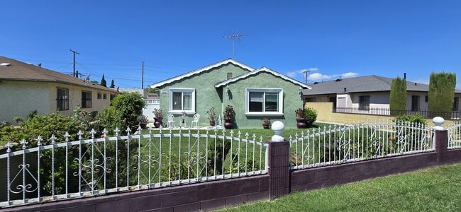 Building Photo - 23401 Catskill Ave Unit 23401 Rear Rental