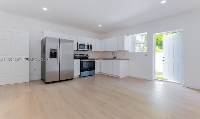 Photo - 709 SW 4th St Unit 2