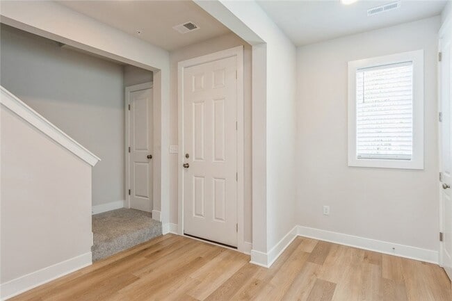 Photo - 701 Halcyon Ln