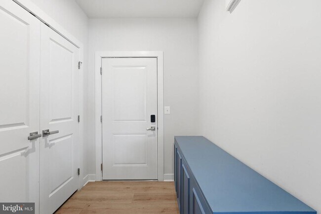 Photo - 46294 Mount Milstead Ter Unit 305