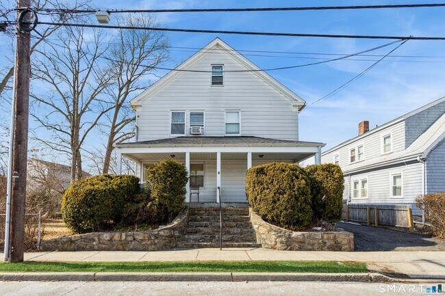 Building Photo - 18 Parker Ave