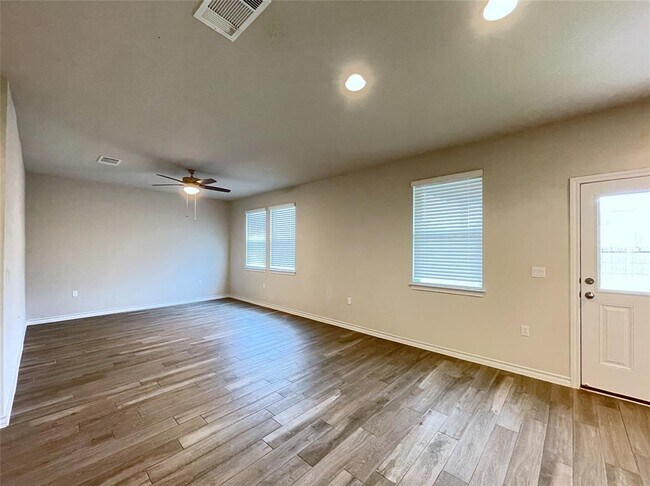 Photo - 1602 Jacey Way