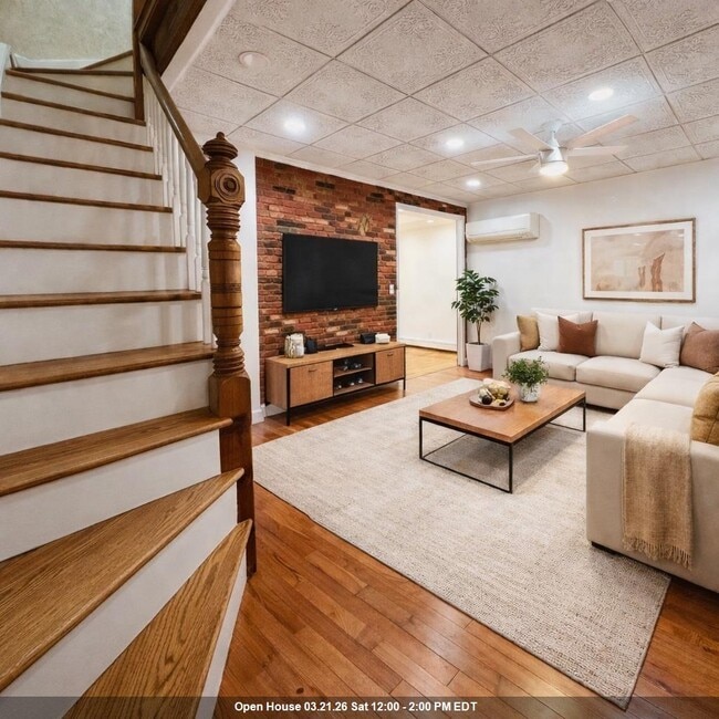 Building Photo - 16 W 51st St