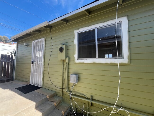 Building Photo - 8020 Bright Ave Unit 8022